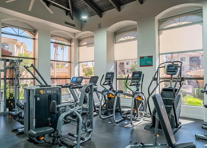 Near Diablo Stadium & Asu-hottub-pool-gym-parking *