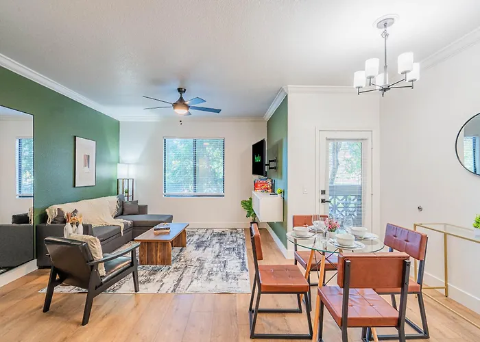 Near Diablo Stadium & Asu-hottub-pool-gym-parking * Tempe