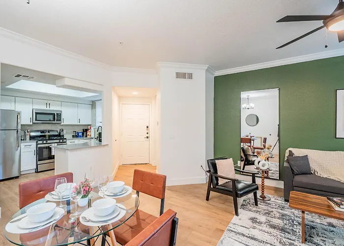 Apartment Near Diablo Stadium & Asu-hottub-pool-gym-parking