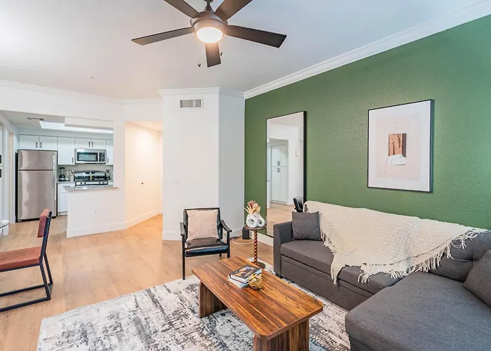 Near Diablo Stadium & Asu-hottub-pool-gym-parking * Tempe