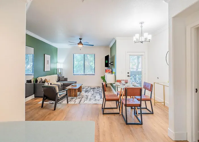 Near Diablo Stadium & Asu-hottub-pool-gym-parking Tempe