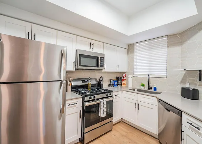 Near Diablo Stadium & Asu-hottub-pool-gym-parking Apartment *