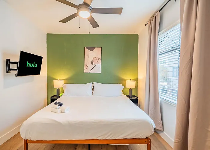 Near Diablo Stadium & Asu-hottub-pool-gym-parking Apartment *