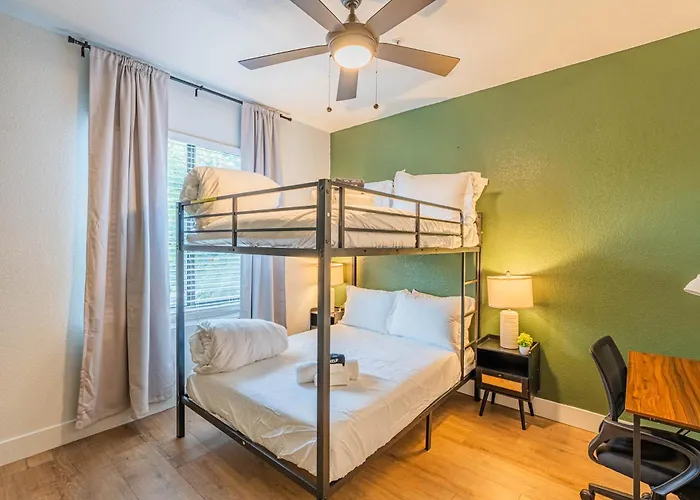 Near Diablo Stadium & Asu-hottub-pool-gym-parking *