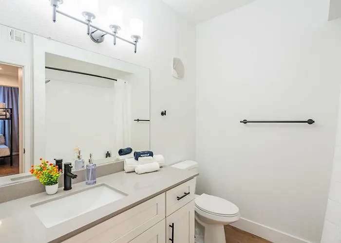 Near Diablo Stadium & Asu-hottub-pool-gym-parking Apartment *