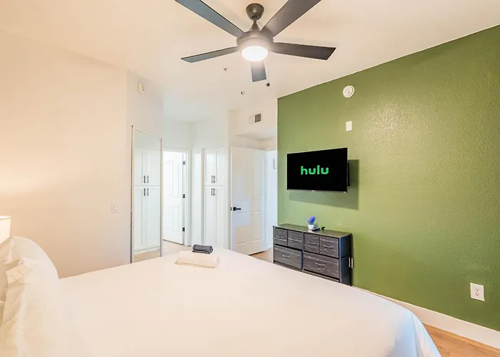 Near Diablo Stadium & Asu-hottub-pool-gym-parking Apartment *