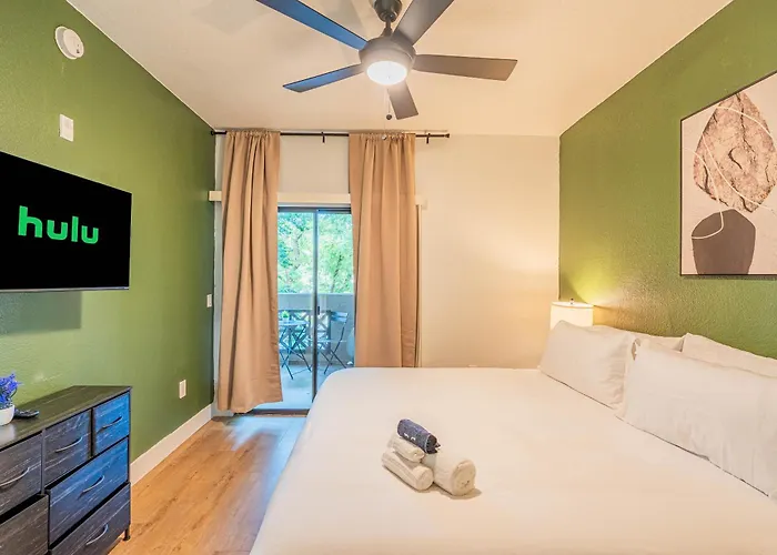 Near Diablo Stadium & Asu-hottub-pool-gym-parking