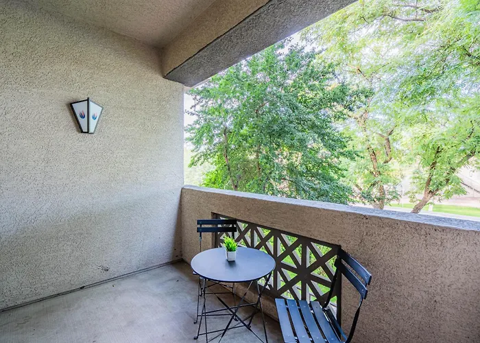 Near Diablo Stadium & Asu-hottub-pool-gym-parking Apartment *
