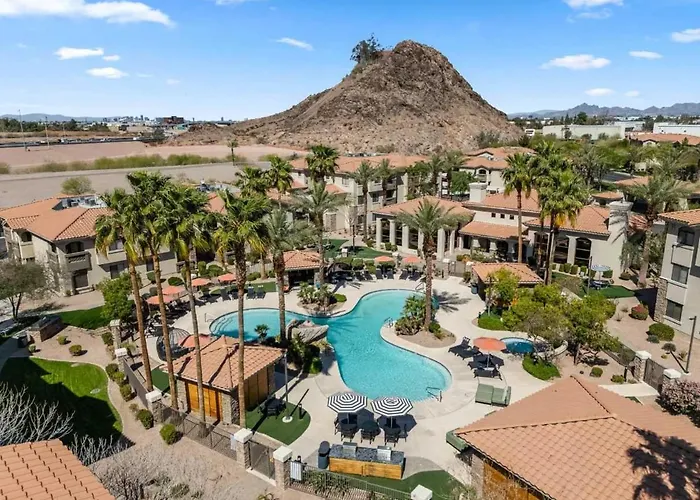 Near Diablo Stadium & Asu-hottub-pool-gym-parking Apartment